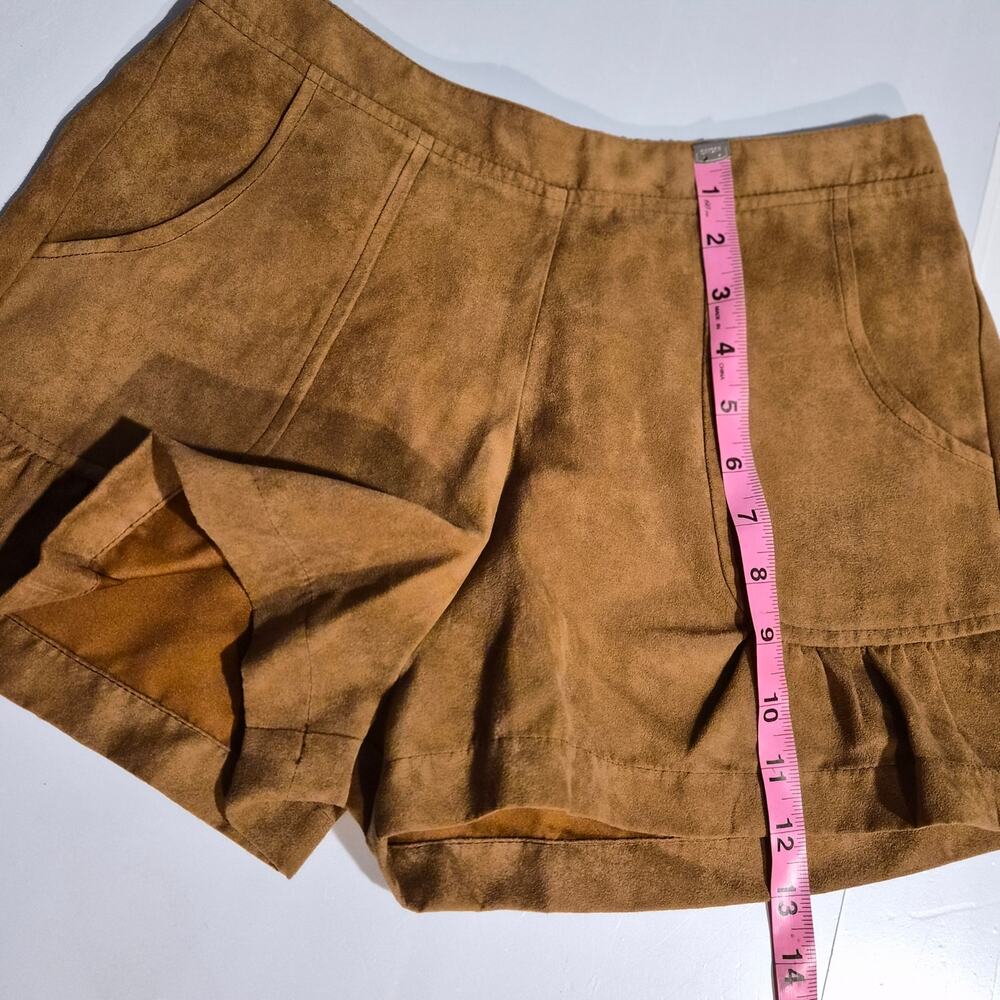 Zoe & Rose Band of Gypsies Faux Suede Ruffle Hem High Waist Shorts Camel M - Picture 6 of 8
